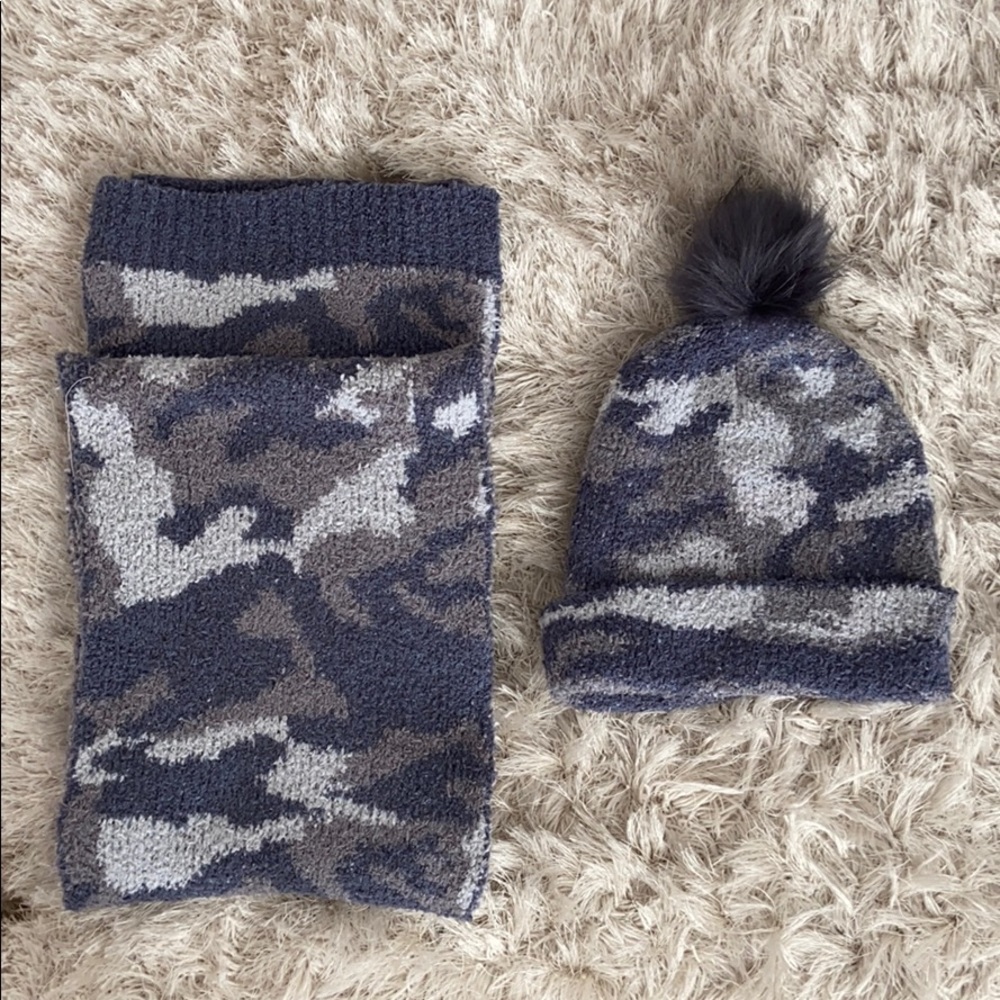 cute camo hat & scarf NWOT